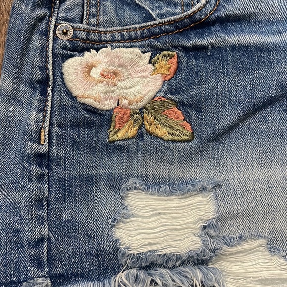 Embroidered festival shorts. 0 - Picture 4 of 9